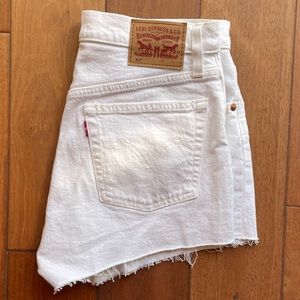 White Levi’s high waisted shorts